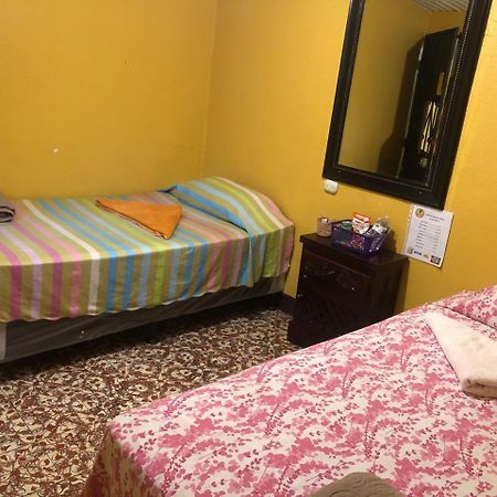 Hotel Alma Maya Antigua Bagian luar foto