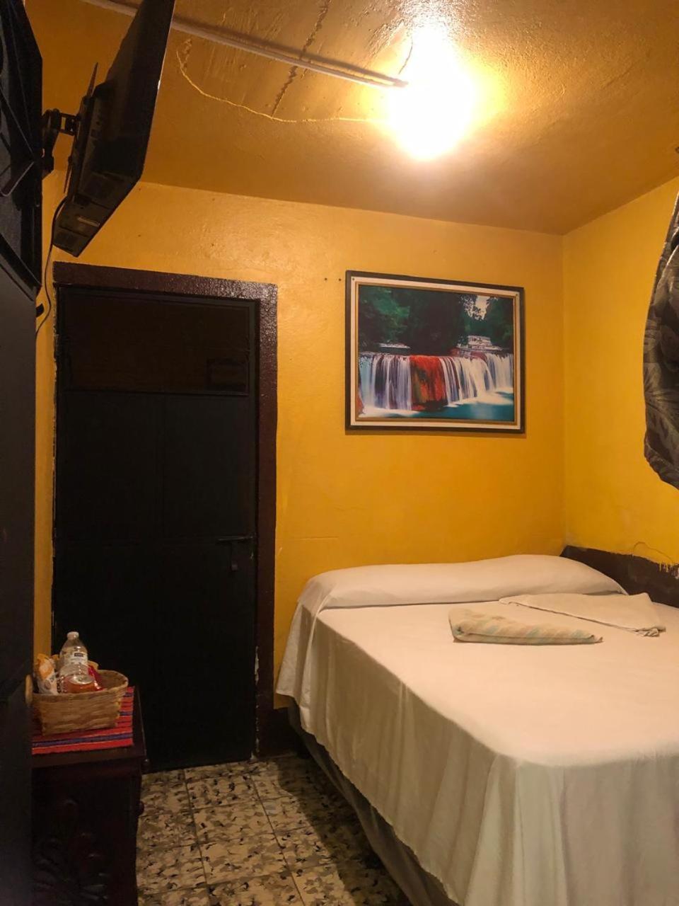 Hotel Alma Maya Antigua Bagian luar foto