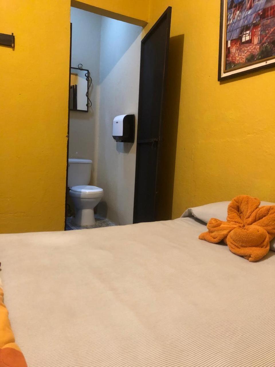 Hotel Alma Maya Antigua Bagian luar foto