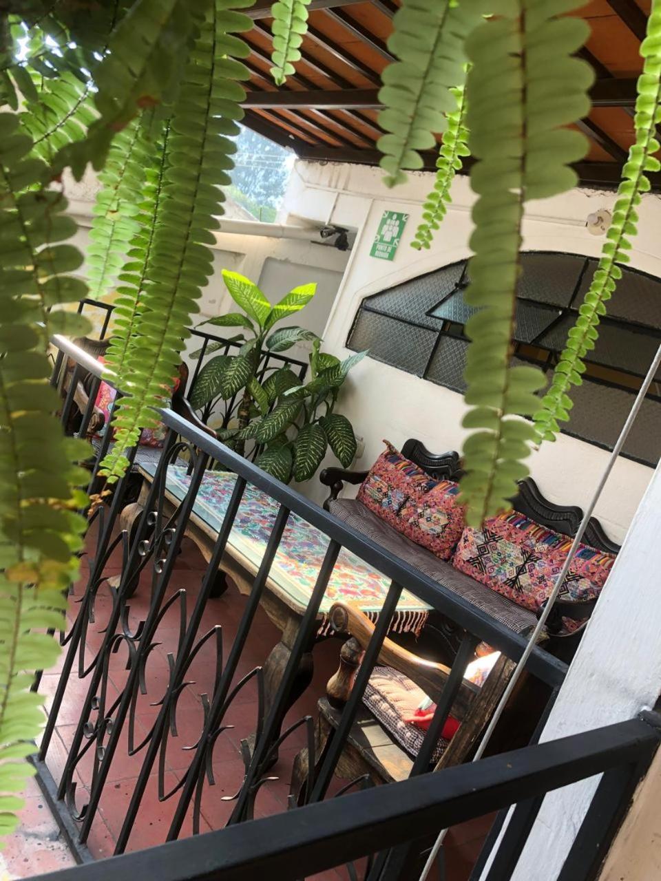 Hotel Alma Maya Antigua Bagian luar foto